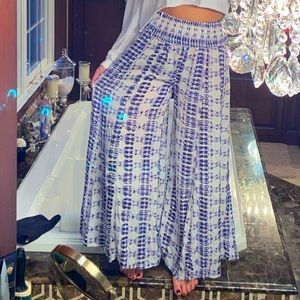 Wide leg flowy patterned pants!!